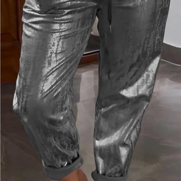 Beautiful Top Set Shiny Silver and Light Gray - Picture 2 of 4